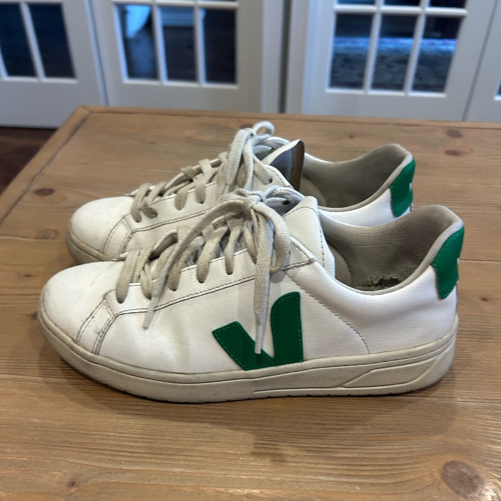 VEJA Women size 8 Shoes